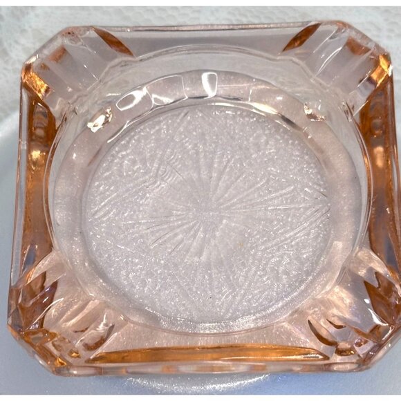 Vintage Pink Depression Adam Glass Starburst Design Ashtray Jeannette Art Deco - Picture 1 of 3